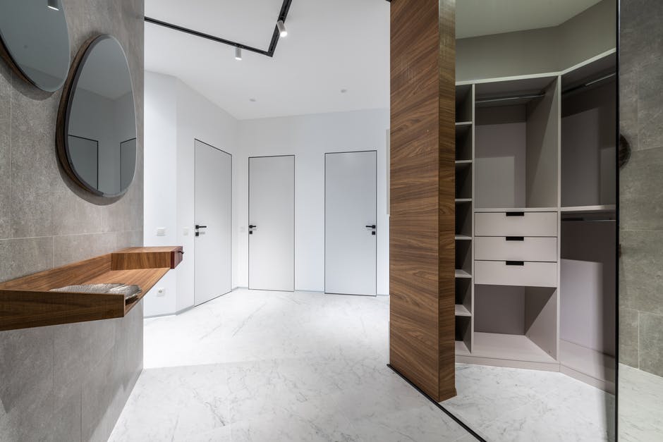 How to Incorporate Mirrored Furniture in Your Interior Design